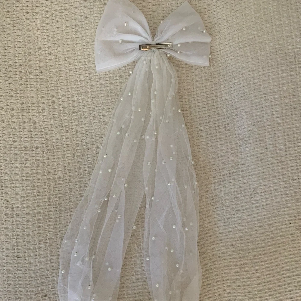 Free People White Bridal Pearl Wedding Hair Bow Veil Accessory